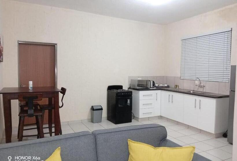 تختخواب و صبحانه The Eagle Has Landed Estate