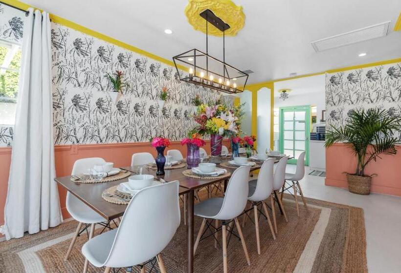 هتل 12br Sleeps 30 Designer Poolside Adventure Dwtn