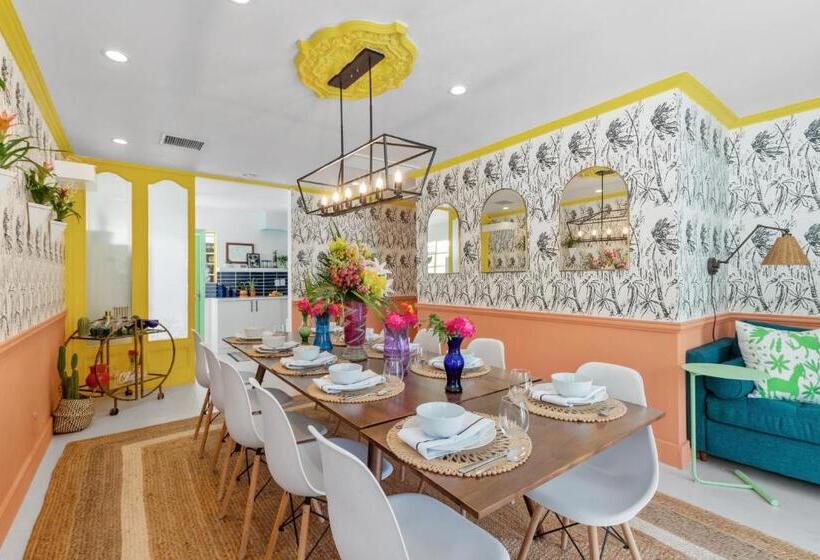 هتل 12br Sleeps 30 Designer Poolside Adventure Dwtn