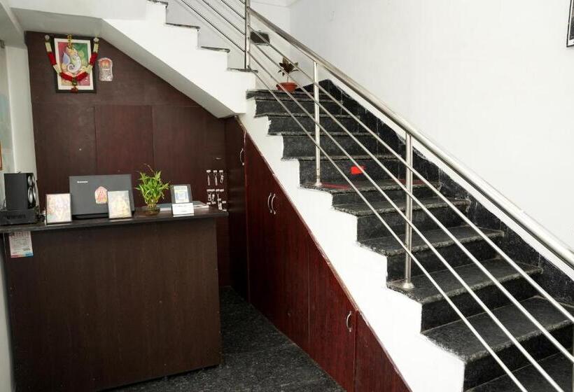 בית מלון כפרי Sri Vinayaga Residency