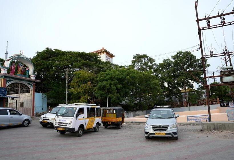 בית מלון כפרי Sri Vinayaga Residency