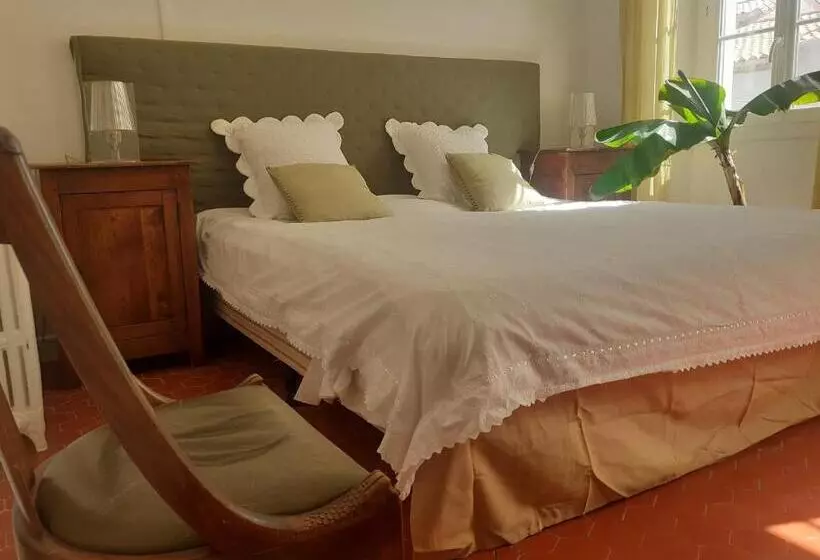 Majatalo Chambre Avec Parties Communes Ambiance Méditerranée