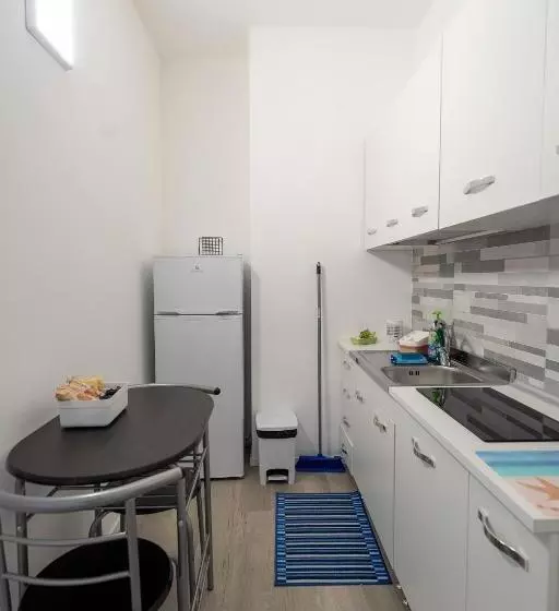 پانسیون Prestige House 6