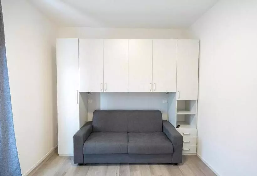 پانسیون Prestige House 6