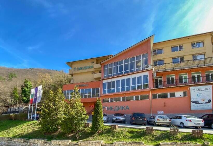 Курорт балнеокомплекс медика наречен