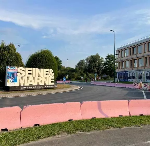 Aamiaismajoitus (B&B) Disneyland Chambre Climatisée Vaires Sur Marne Au Cœur Des Jeux Olympiques