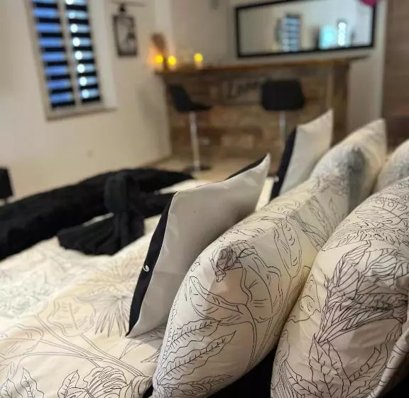 Aamiaismajoitus (B&B) Love Les 5 Sens Et La Sauvageonne