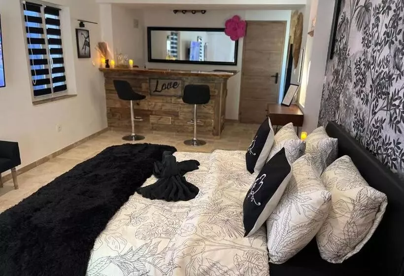 Aamiaismajoitus (B&B) Love Les 5 Sens Et La Sauvageonne
