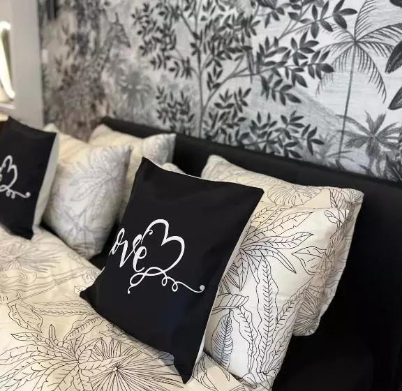 Aamiaismajoitus (B&B) Love Les 5 Sens Et La Sauvageonne