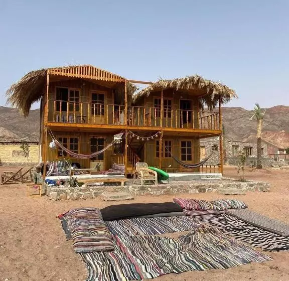 هتل کپسول The Bedouin Life With Eid Ali