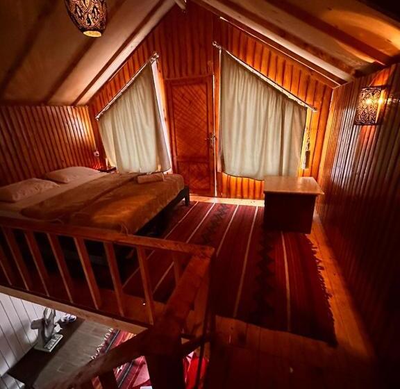 هتل کپسول The Bedouin Life With Eid Ali