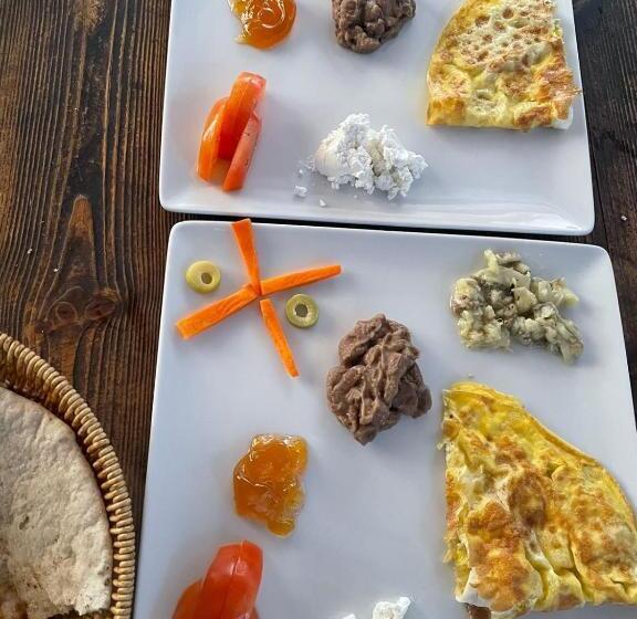 هتل کپسول The Bedouin Life With Eid Ali