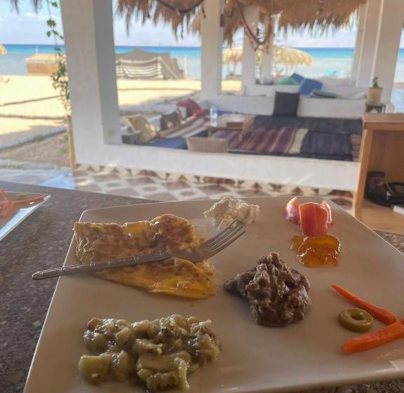 هتل کپسول The Bedouin Life With Eid Ali