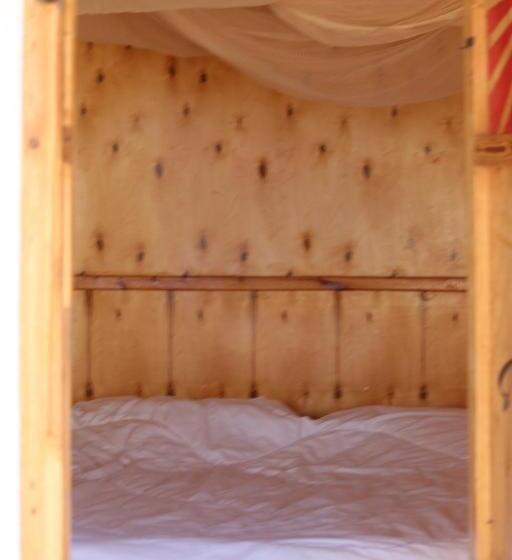 هتل کپسول The Bedouin Life With Eid Ali