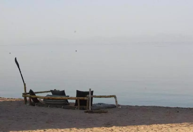 هتل کپسول The Bedouin Life With Eid Ali