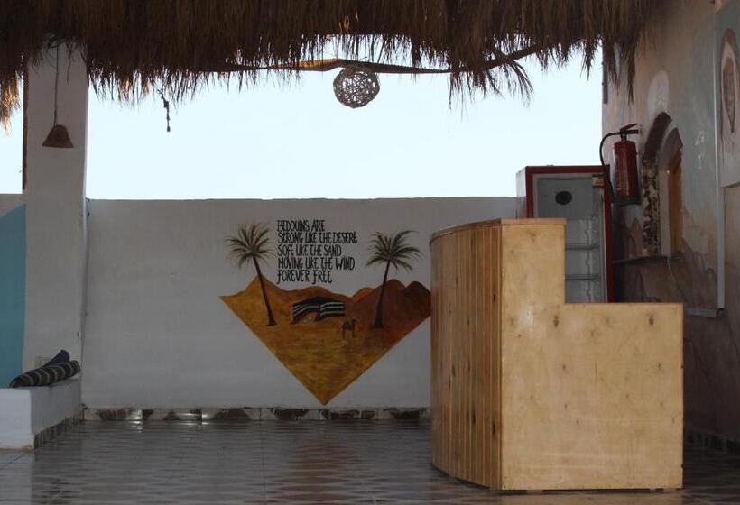 هتل کپسول The Bedouin Life With Eid Ali