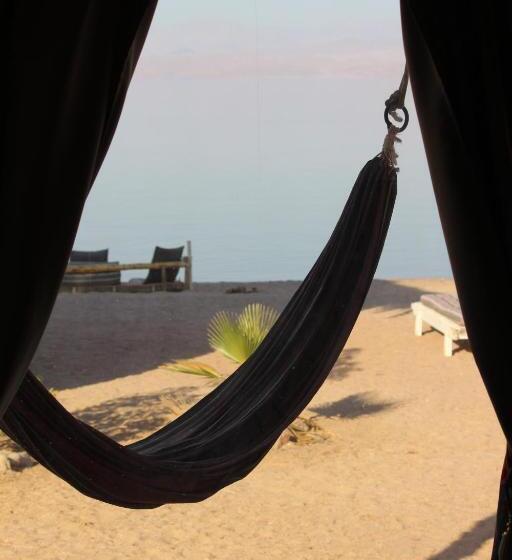 هتل کپسول The Bedouin Life With Eid Ali