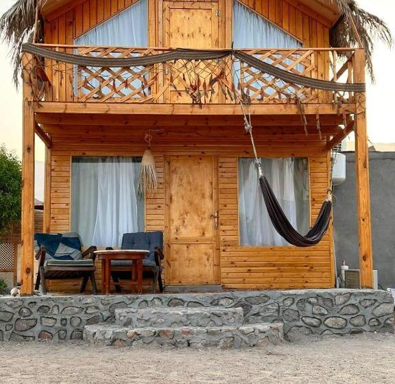 هتل کپسول The Bedouin Life With Eid Ali