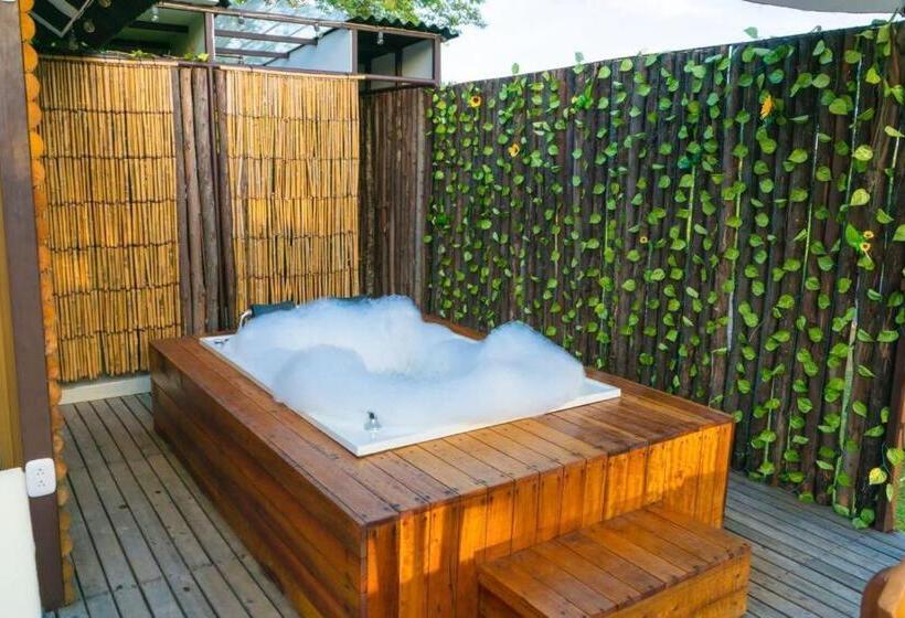 هتل Glamping Villas Del Llano