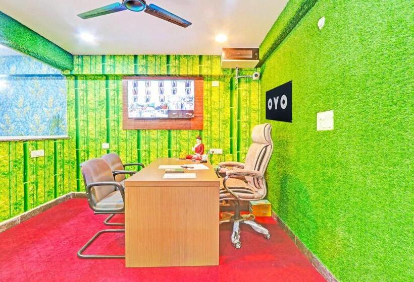 בית מלון כפרי Oyo Tulasi Premium Rooms