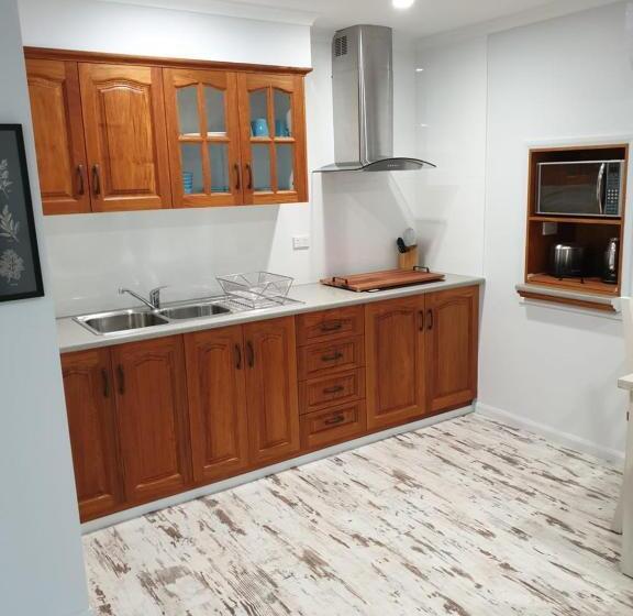 بنسيون Behind The Hedge