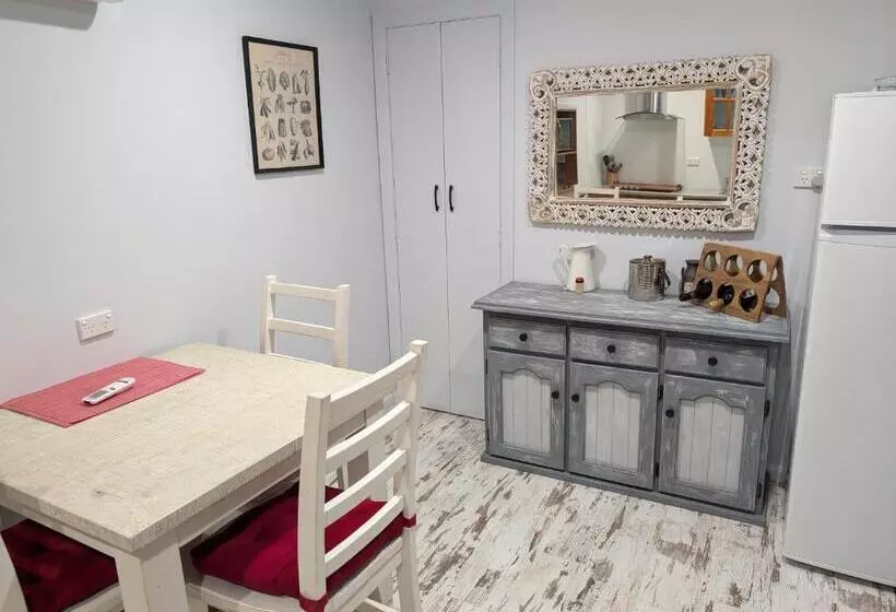 ペンション Behind The Hedge