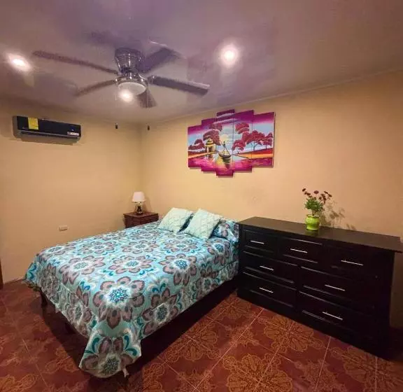 پانسیون Granados Guest House