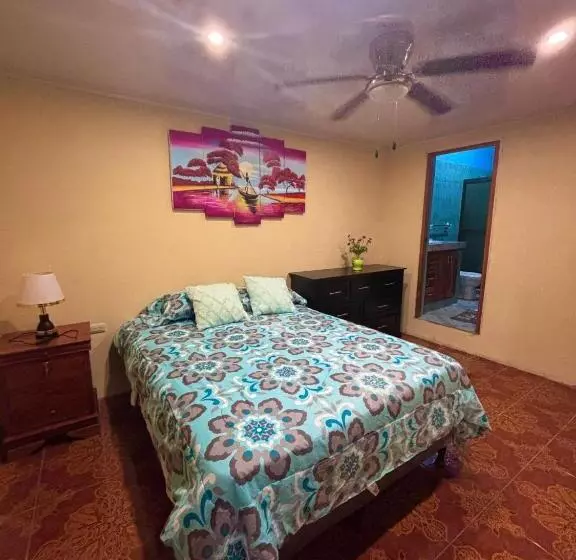 پانسیون Granados Guest House