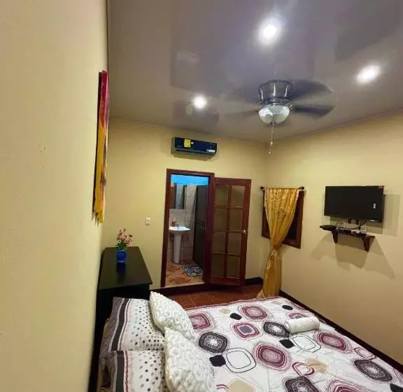 پانسیون Granados Guest House