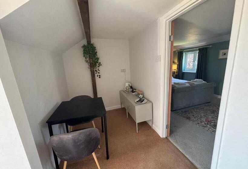 Общежитие The Olive Tree Bistro