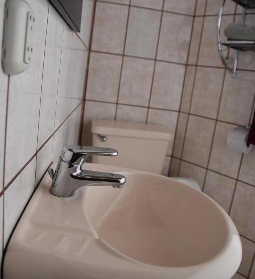 בית מלון כפרי Rajutuna Inn