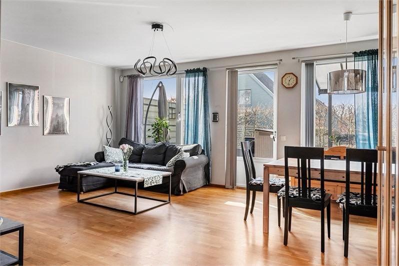 Пансион 5 Bed Rooms House With Jacuzzi, Free Parking, And 2 Toilets Bath In Malmö