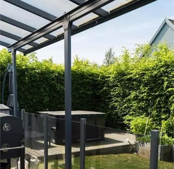 ペンション 5 Bed Rooms House With Jacuzzi, Free Parking, And 2 Toilets Bath In Malmö