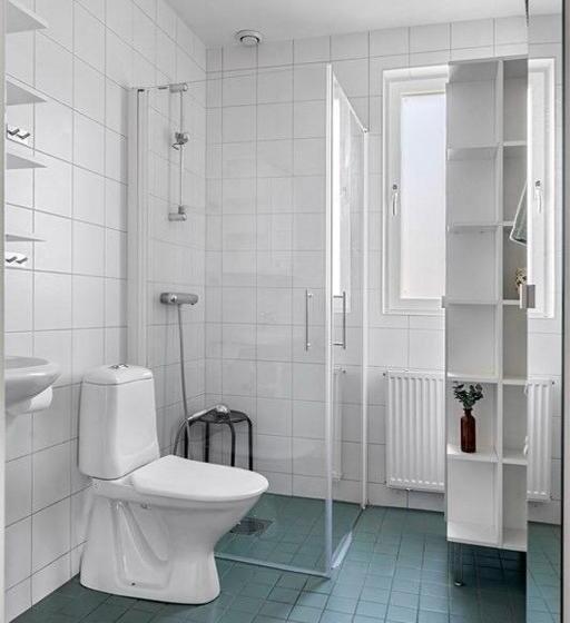 Пансион 5 Bed Rooms House With Jacuzzi, Free Parking, And 2 Toilets Bath In Malmö
