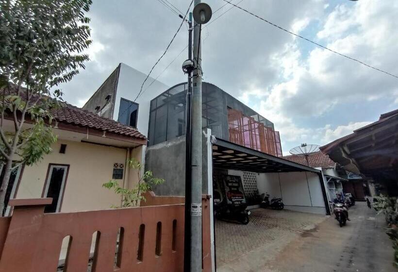 Urbanview Hotel Subali Purwokerto