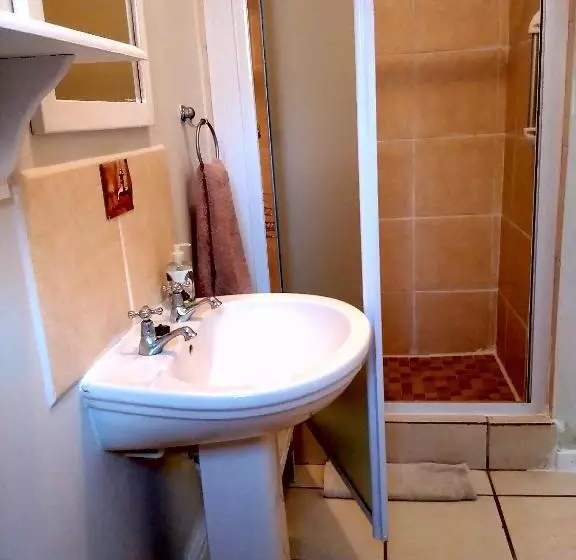 Aamiaismajoitus (B&B) Antique Silk Self Catering Unit