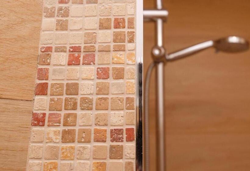 تختخواب و صبحانه Rooms 66