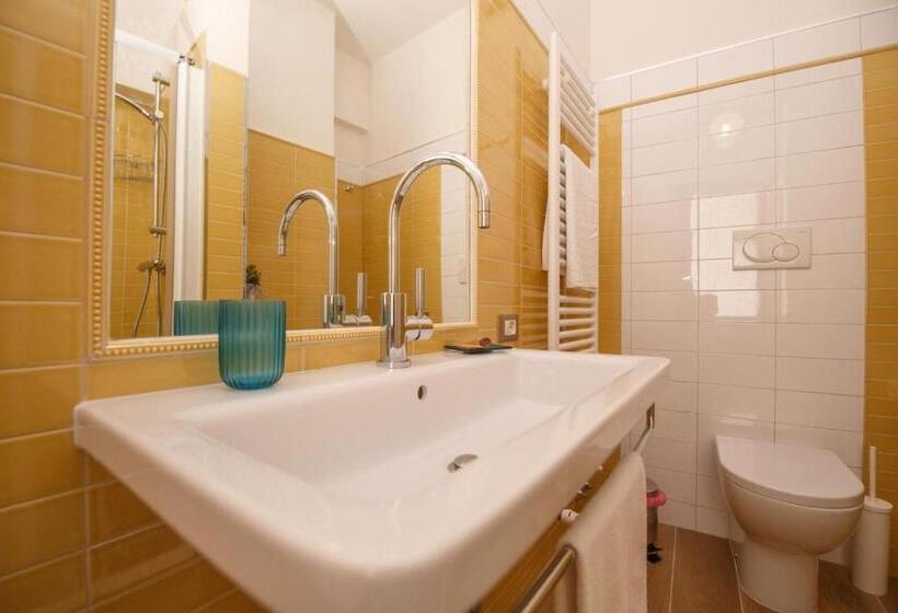 تختخواب و صبحانه Rooms 66