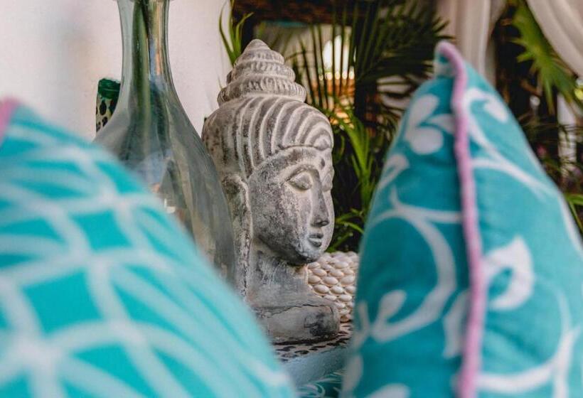 Monyoli Hotel & Boutique