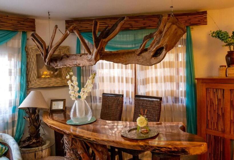 Monyoli Hotel & Boutique