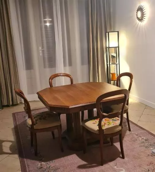 ベッドアンドブレックファースト Gîte En Face Du Château De Nizas, Renovation Totale Et Changement De Proprietaire, 4 Chambres D Hôte