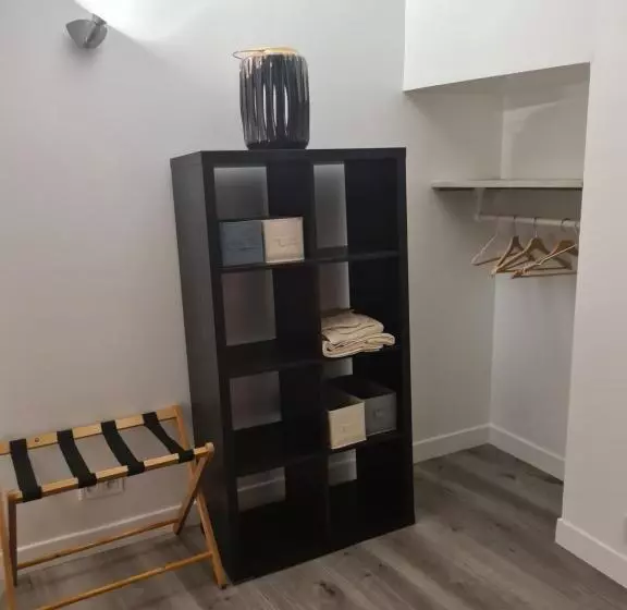 ベッドアンドブレックファースト Gîte En Face Du Château De Nizas, Renovation Totale Et Changement De Proprietaire, 4 Chambres D Hôte