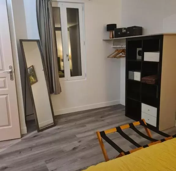 ベッドアンドブレックファースト Gîte En Face Du Château De Nizas, Renovation Totale Et Changement De Proprietaire, 4 Chambres D Hôte