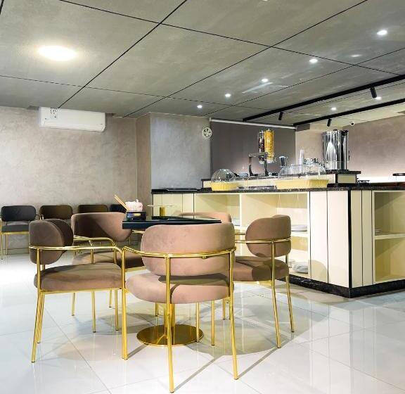 هتل North Paradise