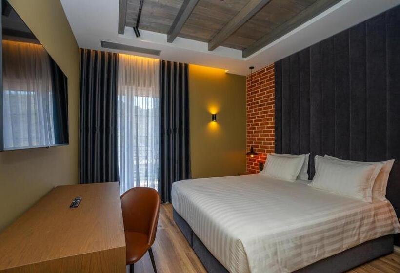 هتل Porta E Alpeve