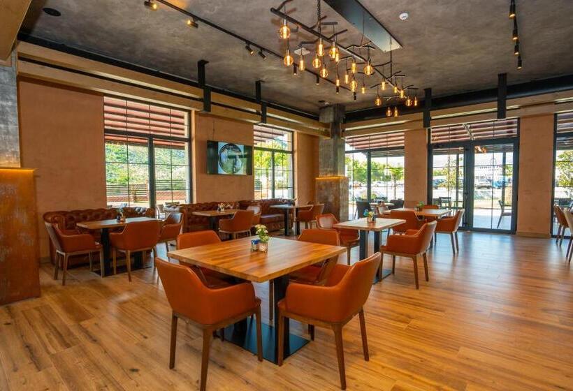 هتل Porta E Alpeve