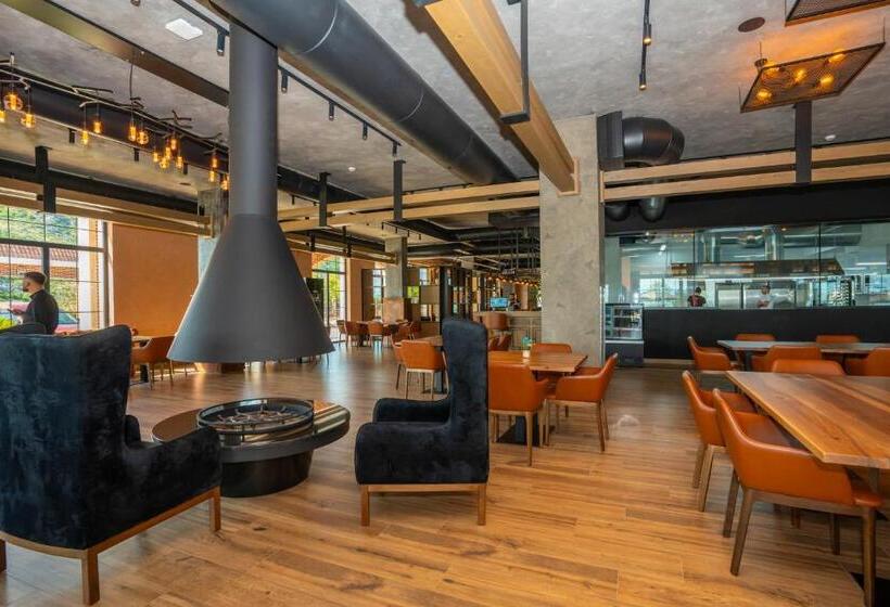 هتل Porta E Alpeve