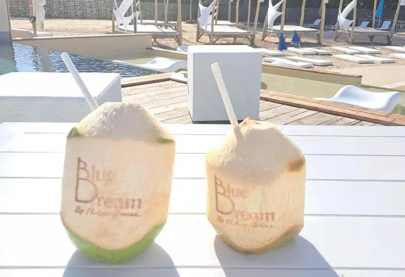 هتل Titi Happy Days