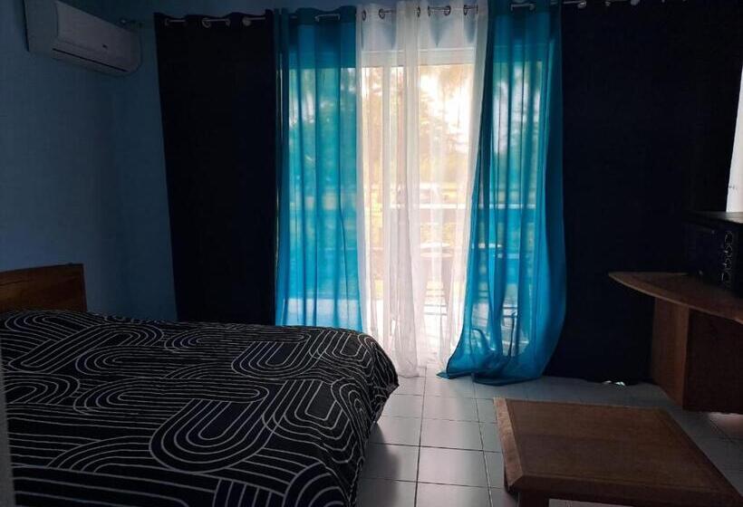 هتل Titi Happy Days