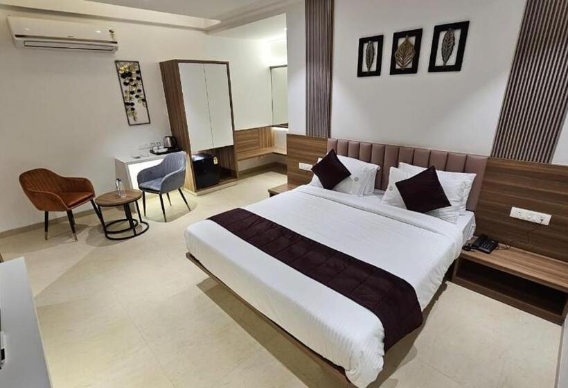 Отель Veesons Executive